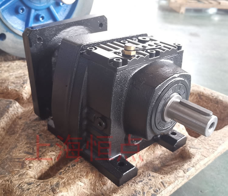 R37系列減速機的實物照片，輸入配伺服電機