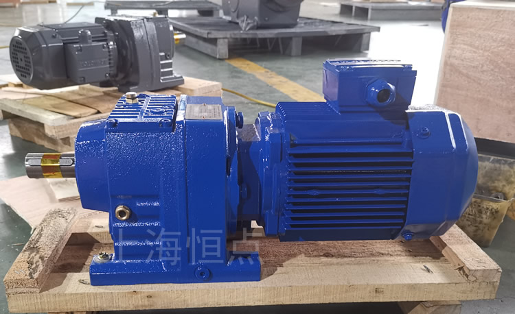 R47系列減速機配電機，藍色油漆實物照片
