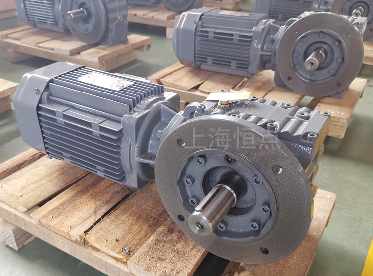 SF57系列減速機 輸入配電機 右輸出單軸+法蘭實物圖