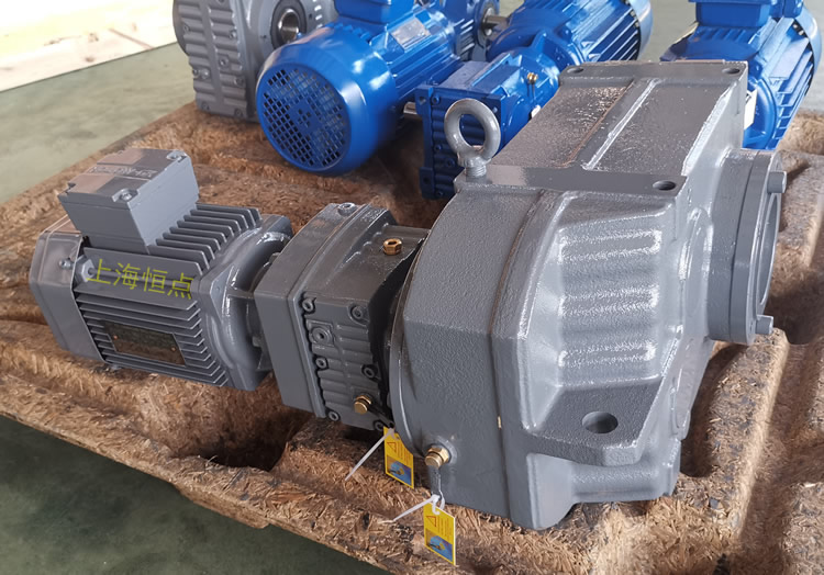  FAZ77R37雙級減速機，通孔+小法蘭輸出，實物圖如下